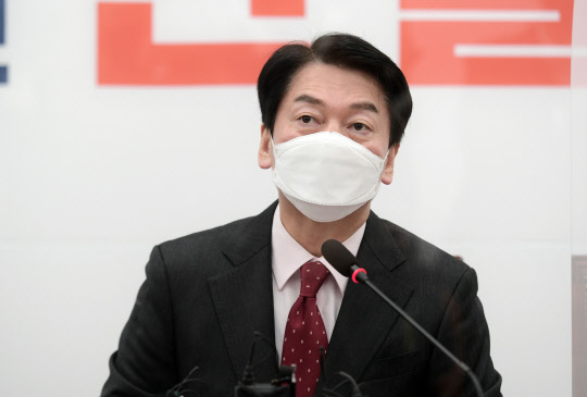 안철수 국민의당 대선후보가 지난달 30일 국회에서 열린 중앙선거대책위원회의에서 발언하고 있다. 국회사진기자단=연합뉴스